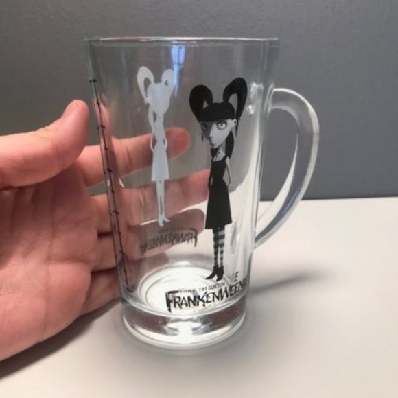 Elsa Van Helsing - Frankenweenie - Disney Store Mug - Picture 3 of 9